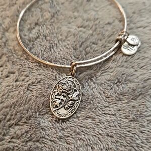 Silver Floral Oval  Mom Charm Bangle Bracelet - Women Jewelry